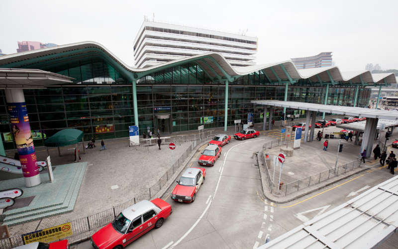 efficiency-luxury-and-personalized-service-exploring-the-excellence-of-the-private-yyz-arrival-transfer-from-pearson-airport-to-toronto-mississauga-800x500-1695127420.jpg