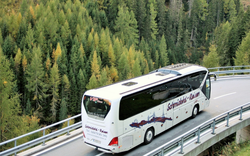 whistler-bound-air-conditioned-bus-with-wi-fi-from-vancouver-800x500-1699391010.jpg